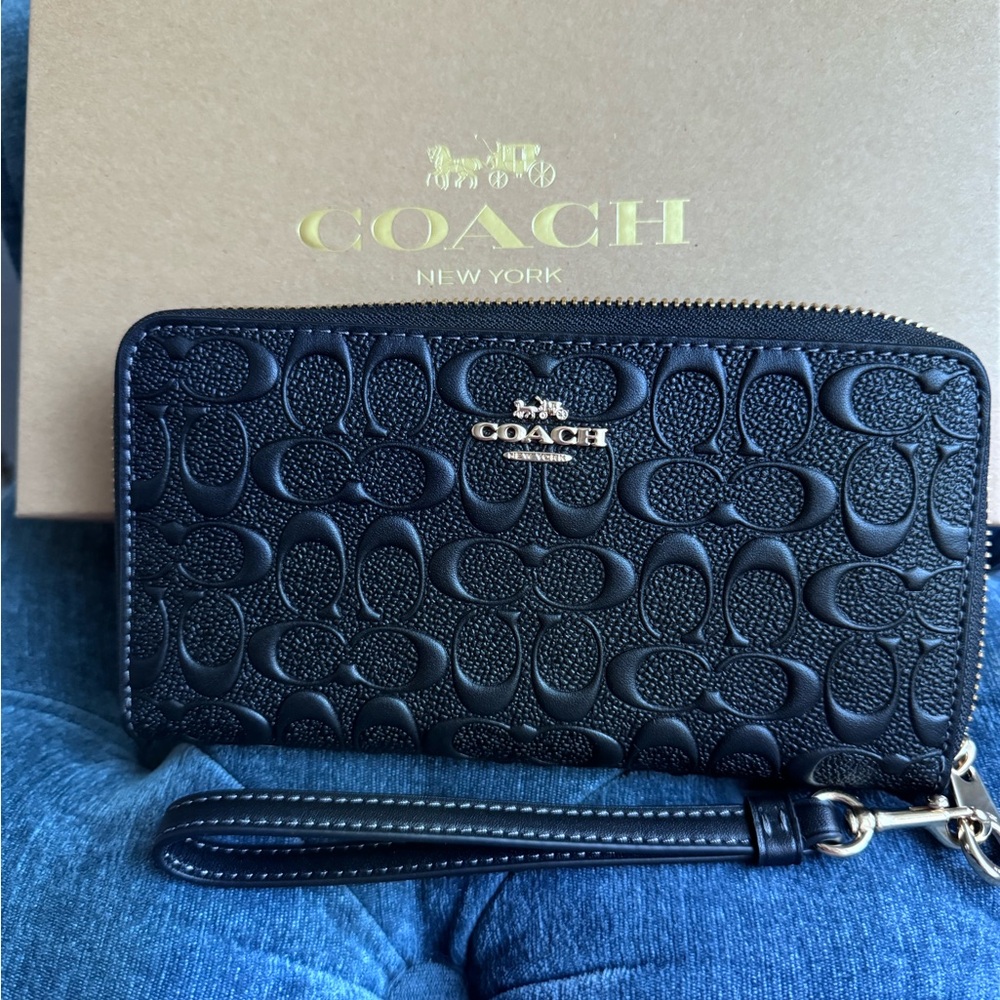 Coach Zip Around wallet in Signature Leather in Gift Box